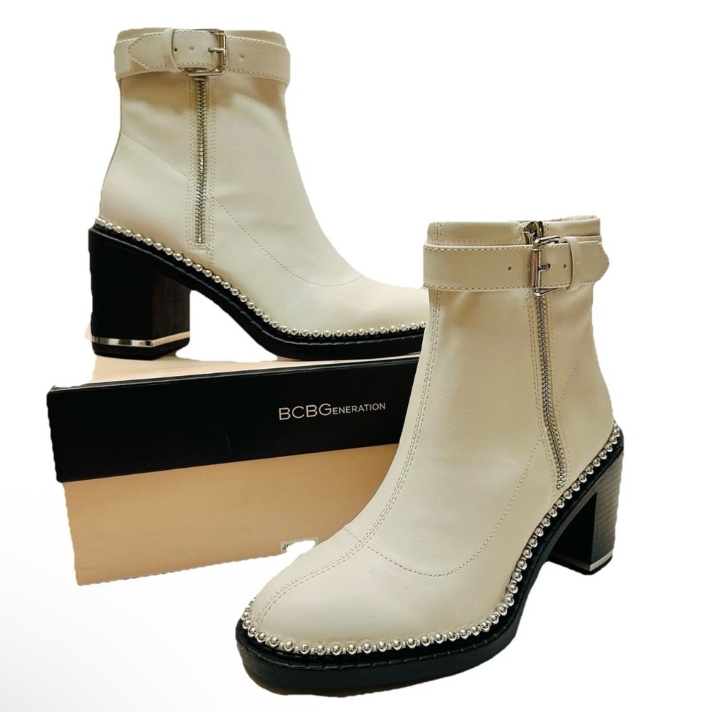 BCBGeneration Braxi White Pearled Chunk Heel Bootie 6M Quiet Luxury Edgy Moto